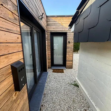 Tinymoko - Maisieres - Netflix Holiday home *