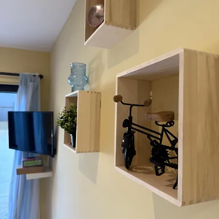 Tinymoko - Maisieres - Netflix Holiday home *